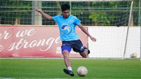 ▲陳浩瑋與航源一起訓練。（圖／航源FC提供）