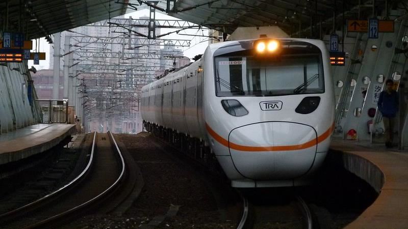 通勤好比闖關!汐科站設計「追車」惹民怨