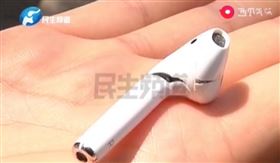  AirPods打電話！藍牙耳機竟爆炸　他右耳炸傷狂冒血（圖／翻攝自微博）