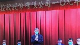 蔡宏圖：經濟將緩慢復甦  但下半年會比上半年好國泰金控董事長蔡宏圖（中）12日於股東常會上表示，未來會是緩慢復甦的經濟環境，國泰金仍會謹慎部署，但相信下半年台灣經濟會比上半年好。中央社記者劉姵呈攝　109年6月12日