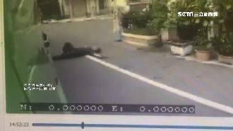 詐保假車禍？屏東男路旁衝出趴倒車旁