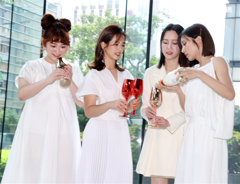 喬雅琳、臧芮軒、程予希、蔡黃汝、陳敬宣、謝翔雅、出席「我的青春沒在怕」姊妹淘party卡司發布會。（記者邱榮吉/攝影）