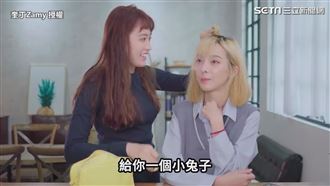 性感網紅挑戰鄰家風　網笑叛逆期到了