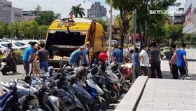 韓鳳辦道別會旁 民眾直擊垃圾車