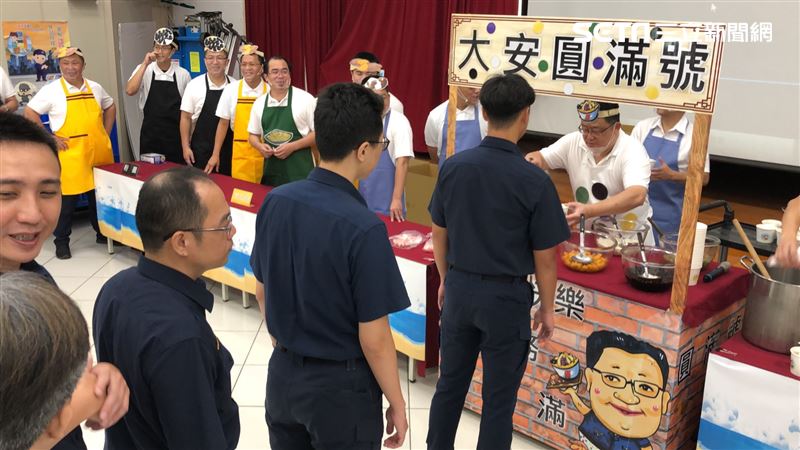 大安警圓滿號送豆花　期許事情都圓滿