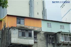 鐵皮屋/頂加示意圖(記者陳弋攝影)