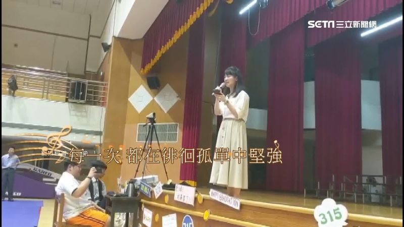 高嘉瑜畢典獻唱大走音　網：抗壓訓練
