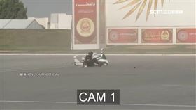 飛行摩托車測試出包！30公尺高空墜地爆火花　駕駛險丟命