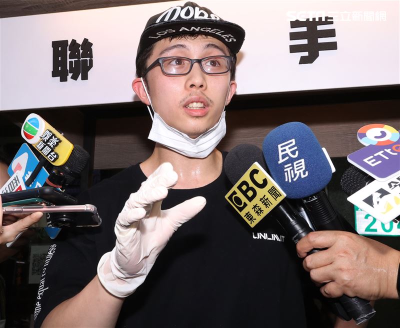 孫安佐聯邦手搖飲店開幕。（記者邱榮吉/攝影）