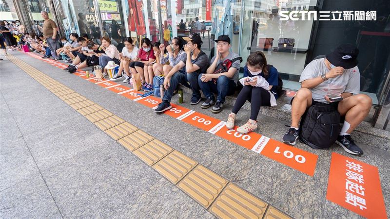 小米桃園遠百開幕　手環加1元多一件