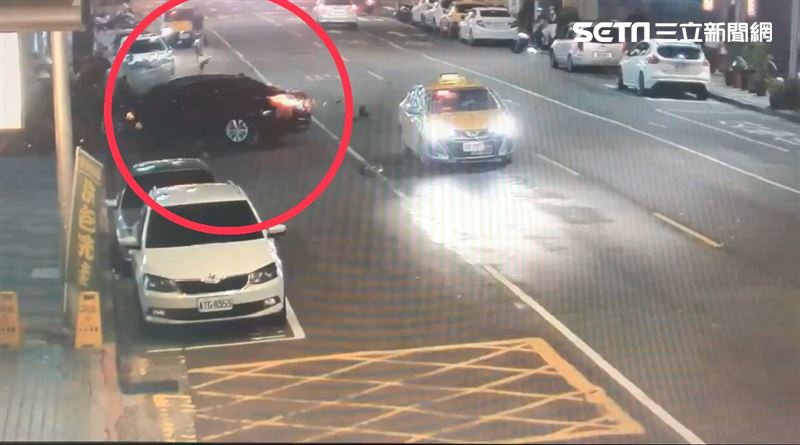 翁駕BMW恍神暴衝　小黃差1秒閃過