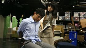 陳家逵在故事工廠《#越想越不對勁》中演出有戀童癖的暢銷作家。（圖／故事工廠提供）