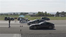 ▲特斯拉Model 3對決法拉利F12 Berlinetta（圖／翻攝自MatteoValenza Youtube）