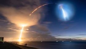 ▲獵鷹9號火箭攜帶58顆「星鏈」衛星上天。（圖／翻攝自推特）