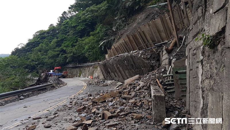 道路邊坡崩塌　鳩之澤溫泉休園至9月