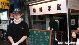孫安佐聯邦手搖飲店開幕。（記者邱榮吉/攝影）