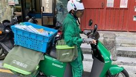 網友在臉書社團上分享遇到郵差gogoro趣事。（圖／翻攝自台北之北投幫臉書）