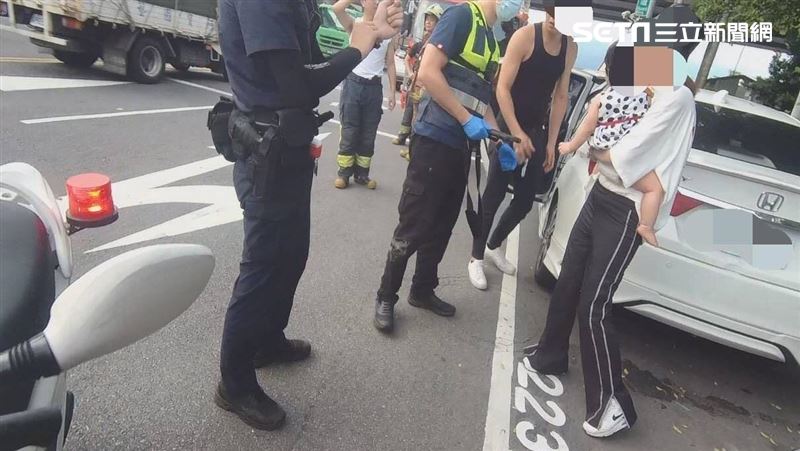 1歲女童受困車內　粗心媽嚇傻急報警
