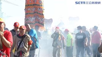 元長鄉信眾迎媽祖　30米炮仗接駕