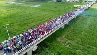 上百陣頭迎大甲媽祖　信眾擠爆奉天宮