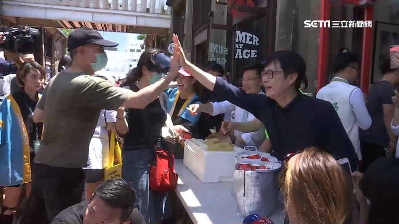 發冰品人氣夯　陳其邁走基層拚補選