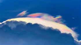 宜蘭天空現罕見火彩虹宜蘭天空14日下午5時許出現罕見「環地平弧」，也是俗稱的「火彩虹」，蘭陽博物館館長陳碧琳拍下照片上傳臉書，邀請網友一起抬頭欣賞奇景。（蘭陽博物館館長陳碧琳提供）中央社記者王朝鈺傳真　109年6月14日