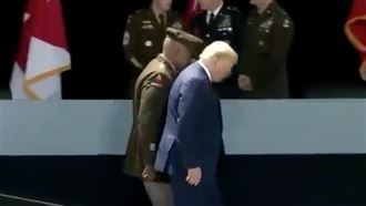 健康出問題？川普被拍到走路一拐一拐