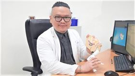 名家專用／NOW健康／雙和醫院泌尿科醫師高偉棠表示，割包皮並無年齡限制，臨床上認為15至16歲的青春期較適合。(勿用)