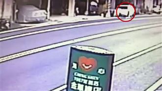 6旬翁遭飛車衝撞慘死　驚悚畫面曝光