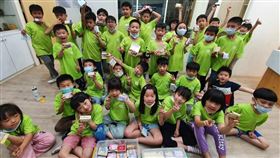 小學生夜訪街友。（圖／人安基金會提供）