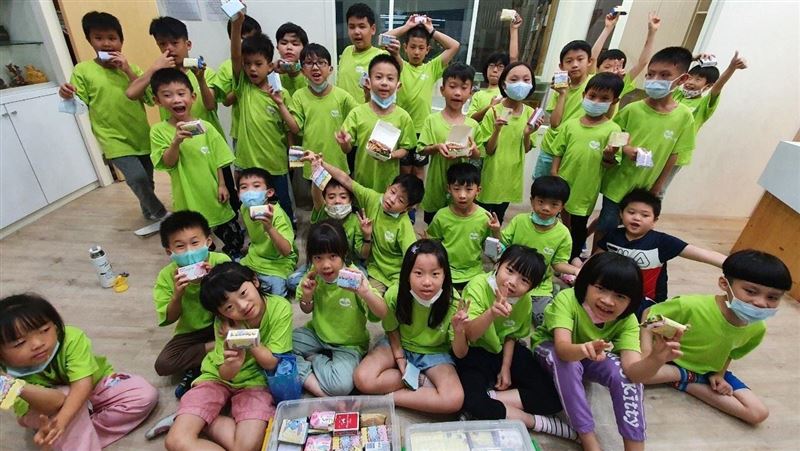 陪伴日曬雨淋　小學生訪街友養同理心