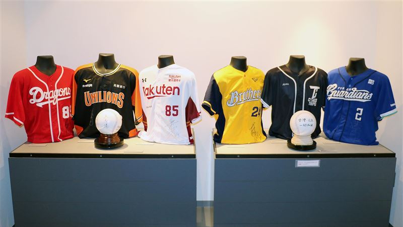 中職／蔡英文簽名　甲子園紀念館展出