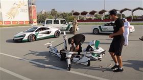 ▲杜拜警用飛行機車墜毀（圖／翻攝自HOVERSURF OFFICIAL Youtube）