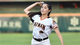 ▲台灣小姐邱怡澍Joyce為統一獅隊開球（圖／統一獅隊提供）