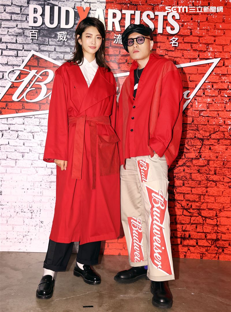 超模吳宜樺、黃宣展演全新聯名時尚潮品。（記者邱榮吉/攝影）（喝酒不開車）