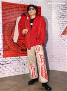 模特兒黃宣展演全新聯名時尚潮品。（記者邱榮吉/攝影）（喝酒不開車）