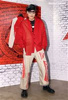 模特兒黃宣展演全新聯名時尚潮品。（記者邱榮吉/攝影）（喝酒不開車）