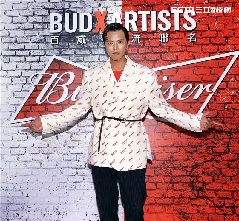 小鬼黃鴻升出席百威啤酒重磅聯名潮品全系列。（記者邱榮吉/攝影）（喝酒不開車） 