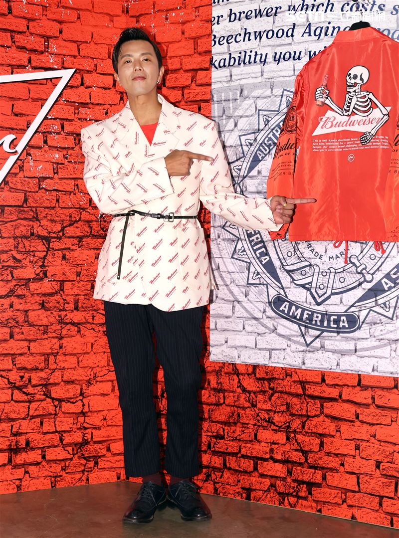 小鬼黃鴻升出席百威啤酒重磅聯名潮品全系列。（記者邱榮吉/攝影）（喝酒不開車） 