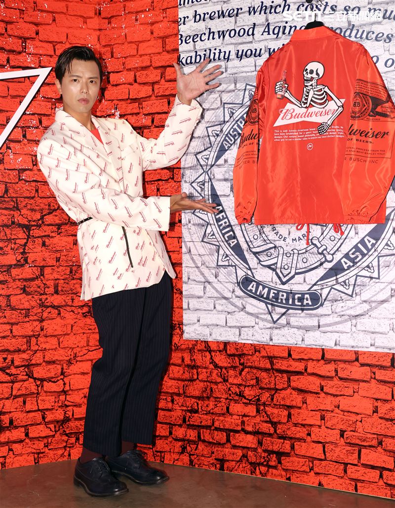 小鬼黃鴻升出席百威啤酒重磅聯名潮品全系列。（記者邱榮吉/攝影）（喝酒不開車） 