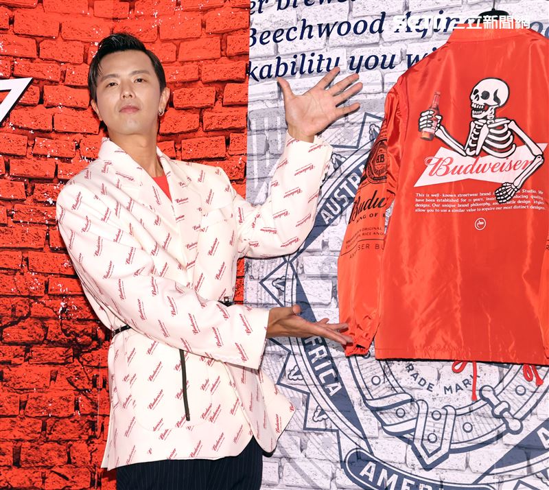 小鬼黃鴻升出席百威啤酒重磅聯名潮品全系列。（記者邱榮吉/攝影）（喝酒不開車） 