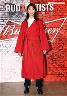 超模吳宜樺展演全新聯名時尚潮品。（記者邱榮吉/攝影）（喝酒不開車）