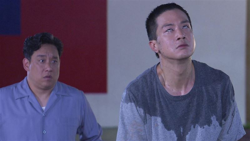 操到翻白眼昏厥　男星竟喊還不夠