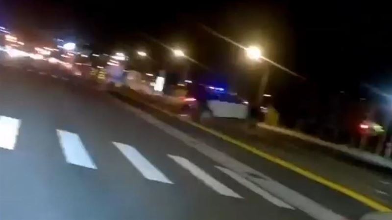 高市警車狂飆耍帥　彈飛後驚險落地