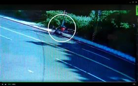 基隆,調和街,未成年,雙載,路桿