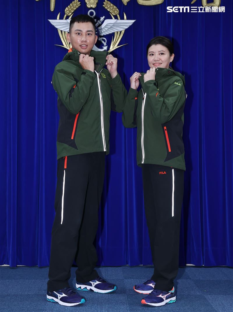 陸軍司令部研改團隊完成「防寒服裝」。（圖／記者邱榮吉攝影）