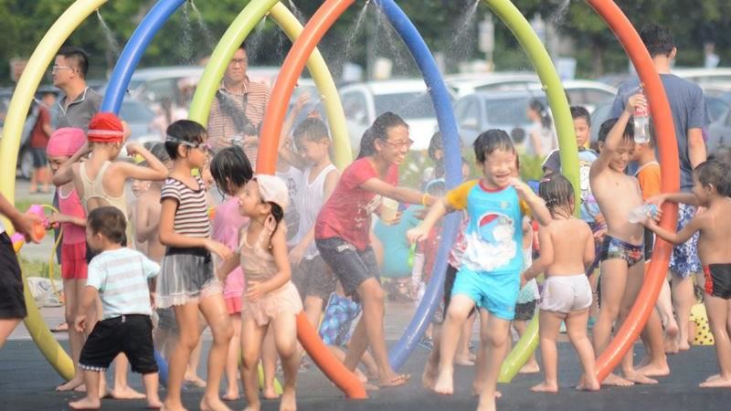 夏天消暑玩水正夯！公園戲水區開放囉