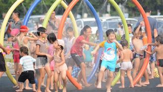 夏天消暑玩水正夯！公園戲水區開放囉