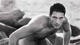 ▼▲（圖／海鵬影業提供）48歲的義大利男星雷歐波瓦（Raoul Bova）過去曾以《漂亮的公主》走紅，後來靠著義大利名導佛森歐茲派特的《外慾》與另一部作品《托斯卡尼艷陽下》躍升最知名的義大利猛男。金馬執委會執行長聞天祥13日參加台中「中山73影視藝文空間」講座時，也以「從《外慾》開始」為題，點出佛森歐茲派特的創作祕辛。