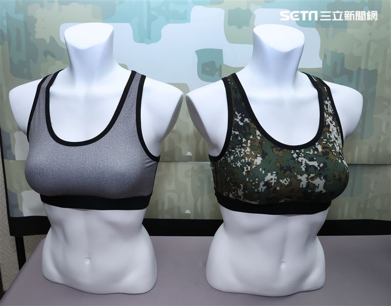 陸軍司令部研改團隊完成女性運動內衣具備除臭抗菌、觸感柔順及吸溼快乾等優點，穿著貼身舒適，有數位迷彩及灰色2款。（記者邱榮吉/攝影）